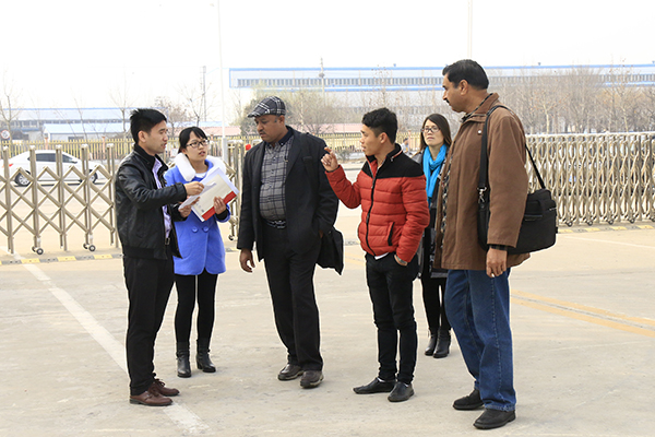 Warmly Welcome Merchants of Pakistan to Visit Shandong China Coal Group for Purchasing Swathers