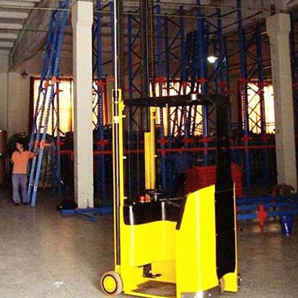 Electric Narrow Aisle Electric Stacker