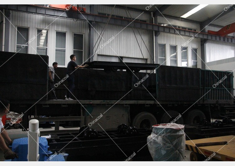 China Coal Group sent a batch of flatbed trucks and mine trucks to Guizhou and Shanxi