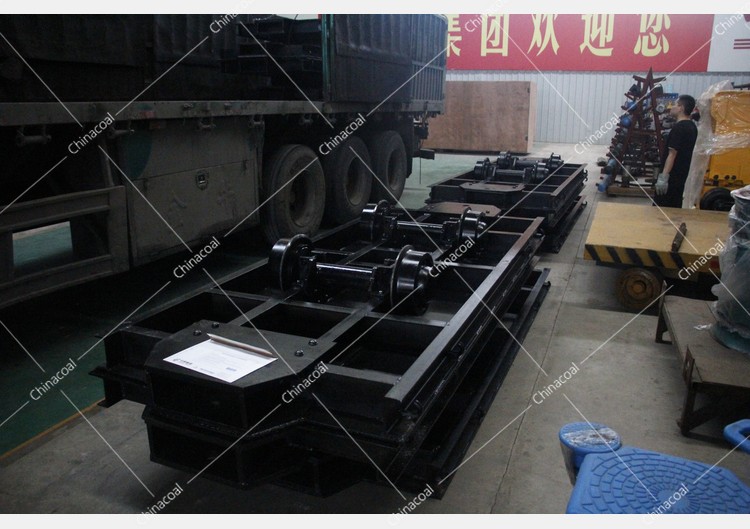 China Coal Group sent a batch of flatbed trucks and mine trucks to Guizhou and Shanxi