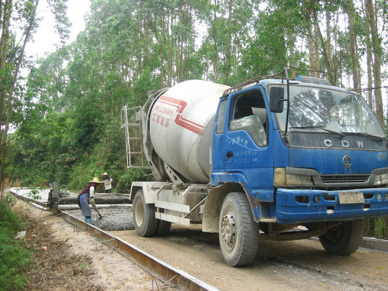 What Kind Of Cement Mixer Truck Is Equipped With The Rural Construction Market Mixing Station